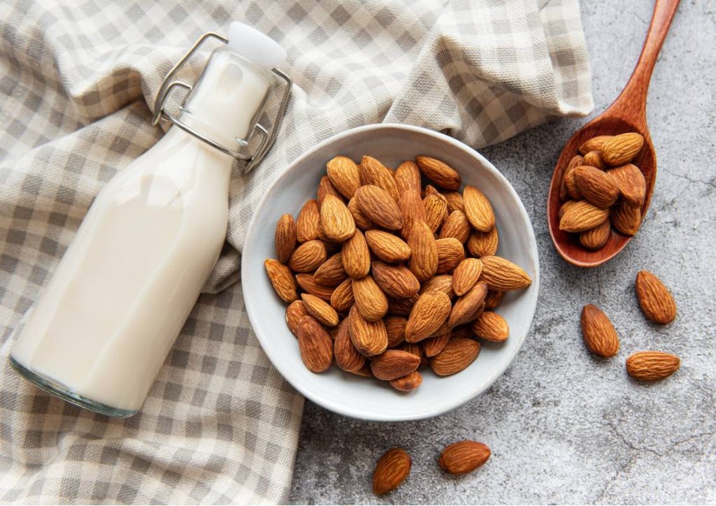 amandes sous forme de noix et en lait d'amande